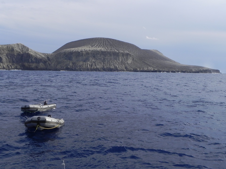 The boiler is one of my favorite diving sites for Giant Mantas!