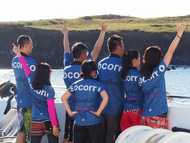 nautilus guests say goodbye to the island