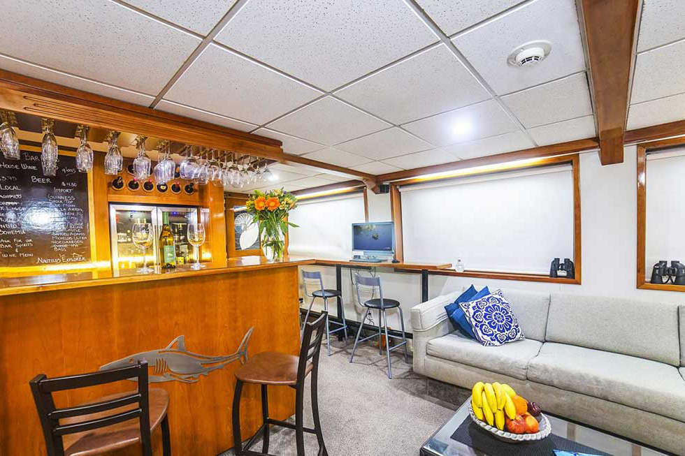 Nautilus Explorer Salon